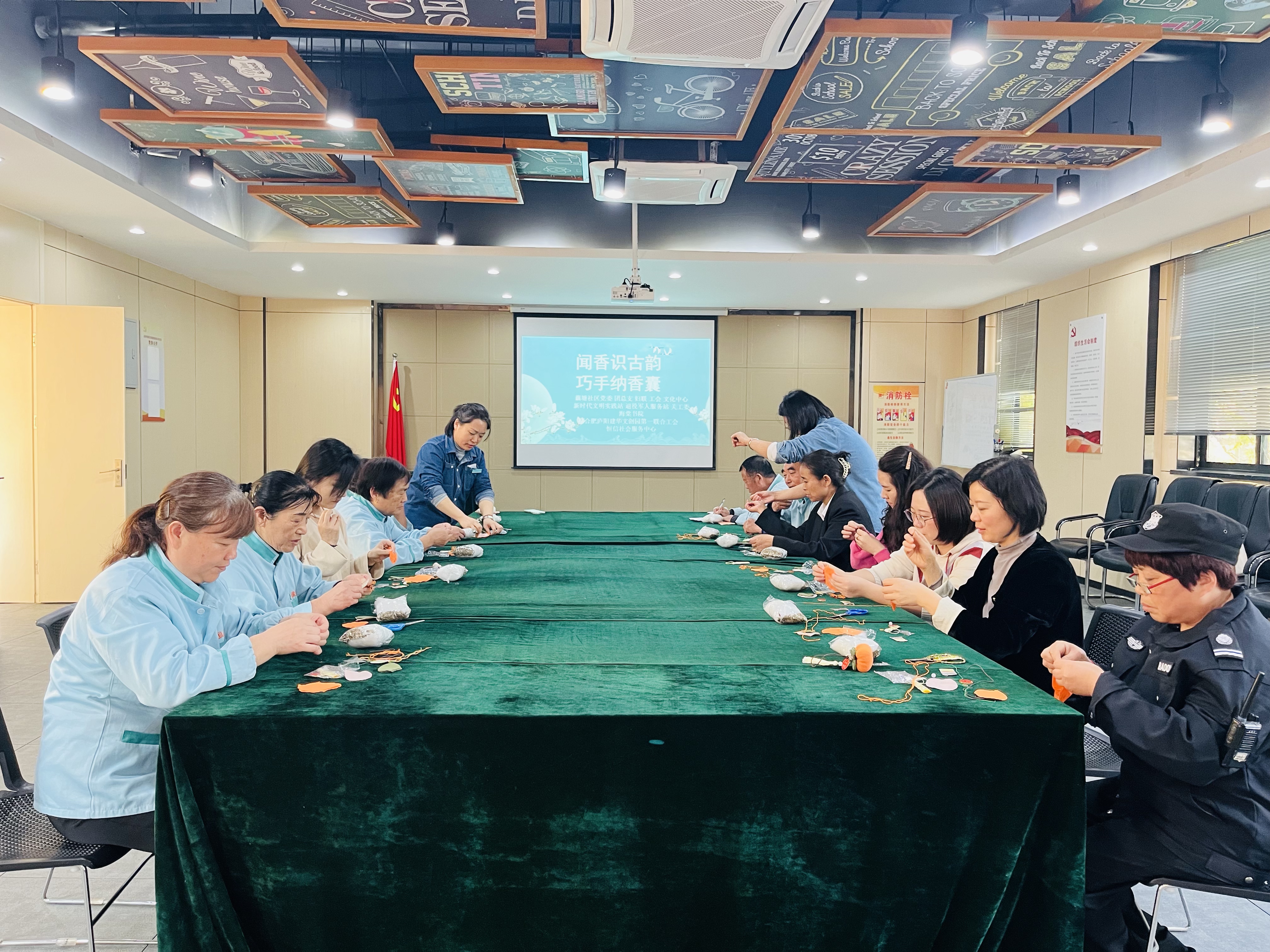 “聞香識(shí)古韻 巧手納香囊”活動(dòng)在廬陽建華文創(chuàng)園舉辦